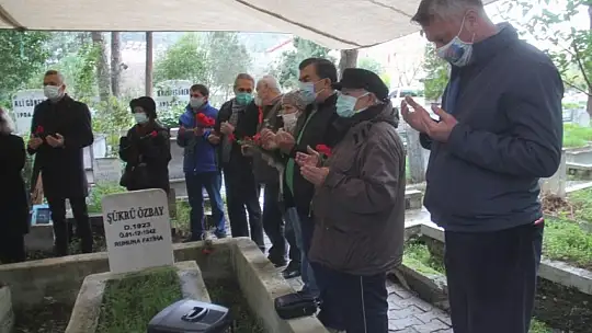 Sanatçı Hamdi Özbay mezarı başında anıldı