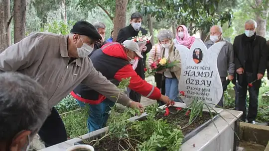 Sanatçı Hamdi Özbay mezarı başında anıldı