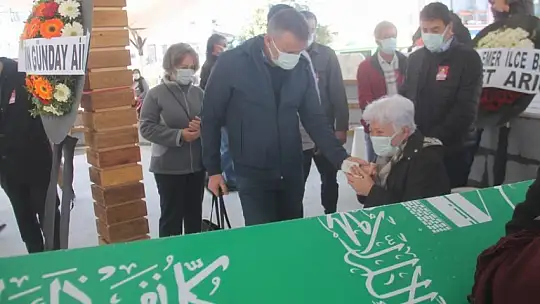 Son yolculuğuna türküleri ile uğurlandı