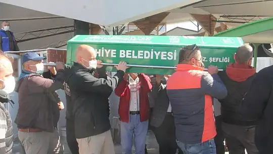 Son yolculuğuna türküleri ile uğurlandı