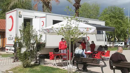 İlk Bağışı Müftü Oktay yaptı