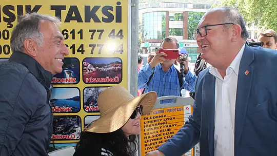 Aday Demir, pazar esnafıyla buluştu