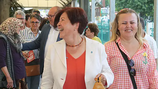 Aday Demir, pazar esnafıyla buluştu