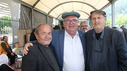 Aday Demir, pazar esnafıyla buluştu