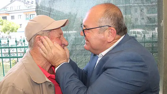 Aday Demir, pazar esnafıyla buluştu