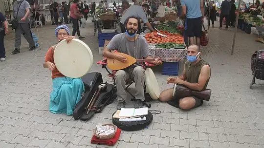 Üretici Pazarı'nda türkü şöleni 