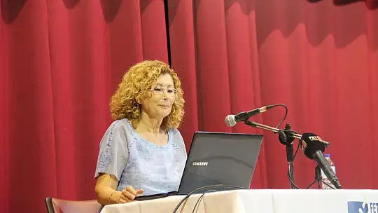 Karaca, 'Üreten, bilgilenen ve mutlu olan kadınlar olmak istiyoruz'