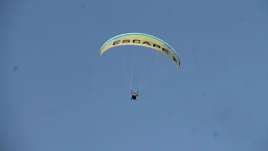 Paraşüt pilotlarının teleferik sorunu toplantıda konuşuldu