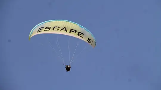 Paraşüt pilotlarının teleferik sorunu toplantıda konuşuldu