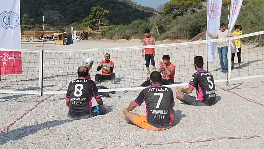 'Açık Su Yüzme Yarışı' sporcuları kıyasıya mücadele etti