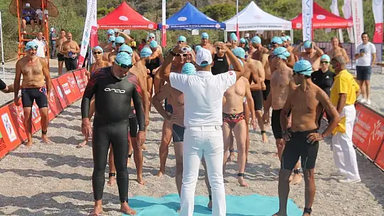 'Açık Su Yüzme Yarışı' sporcuları kıyasıya mücadele etti