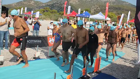 'Açık Su Yüzme Yarışı' sporcuları kıyasıya mücadele etti