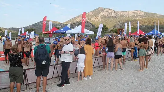 'Açık Su Yüzme Yarışı' sporcuları kıyasıya mücadele etti