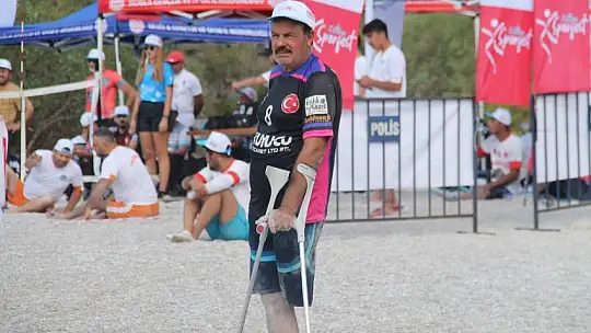 'Açık Su Yüzme Yarışı' sporcuları kıyasıya mücadele etti