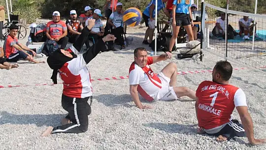 'Açık Su Yüzme Yarışı' sporcuları kıyasıya mücadele etti