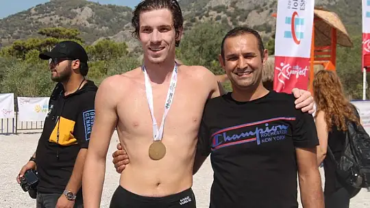 'Açık Su Yüzme Yarışı' sporcuları kıyasıya mücadele etti