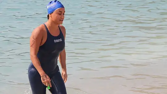 'Açık Su Yüzme Yarışı' sporcuları kıyasıya mücadele etti