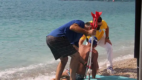 'Açık Su Yüzme Yarışı' sporcuları kıyasıya mücadele etti