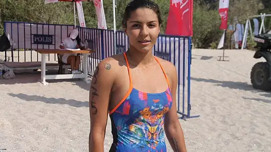 'Açık Su Yüzme Yarışı' sporcuları kıyasıya mücadele etti