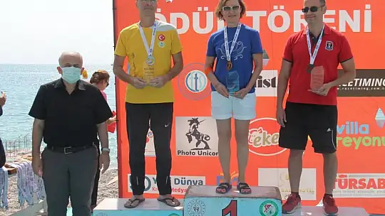 'Açık Su Yüzme Yarışı' sporcuları kıyasıya mücadele etti