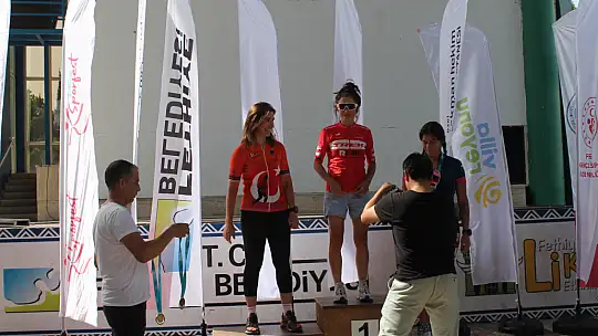 DERECEYE GİREN SPORCULAR ÖDÜLLERİNİ ALDI 