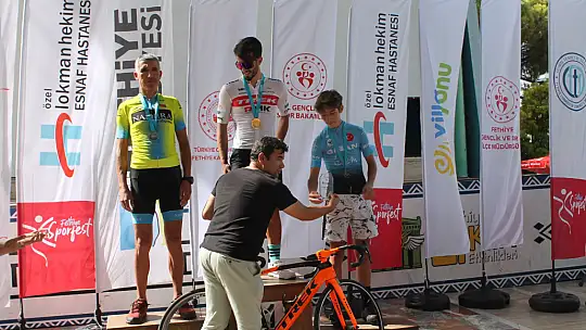 DERECEYE GİREN SPORCULAR ÖDÜLLERİNİ ALDI 