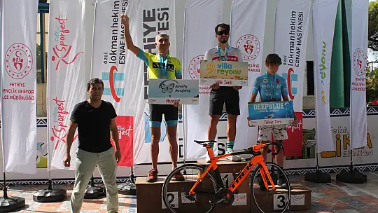 DERECEYE GİREN SPORCULAR ÖDÜLLERİNİ ALDI 