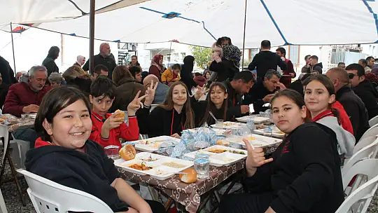 KARADENİZLİ AİLESİNDEN 52 YEMEĞİ HAYRI YAPILDI