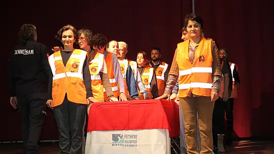 Karaca MAG'ın yeni gönüllülerine sertifikalarını takdim etti