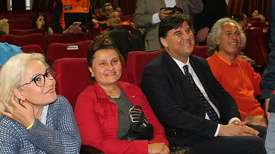 Karaca MAG'ın yeni gönüllülerine sertifikalarını takdim etti