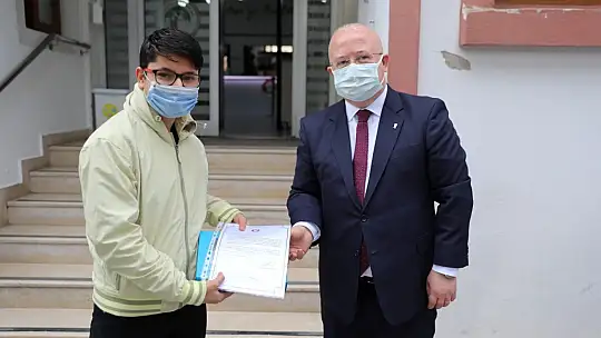 Menteşe Belediyesi Öğrencilere Tablet Dağıtmaya Devam Ediyor