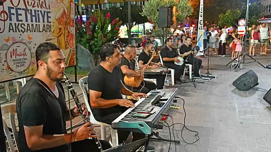 GÖCEK MEYDANI'NDA MÜZİKLİ AKŞAMLAR