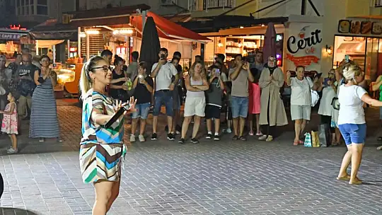 GÖCEK MEYDANI'NDA MÜZİKLİ AKŞAMLAR