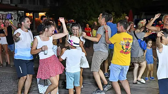 GÖCEK MEYDANI'NDA MÜZİKLİ AKŞAMLAR