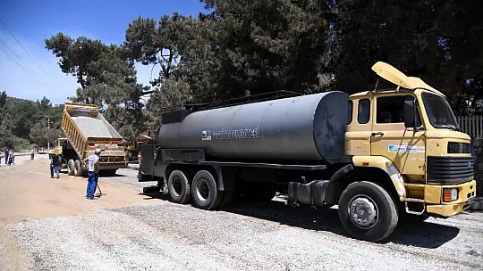 Ovacık Caddesi'nde asfalt kaplama çalışması son noktaya geldi