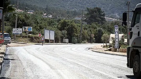 Ovacık Caddesi'nde asfalt kaplama çalışması son noktaya geldi