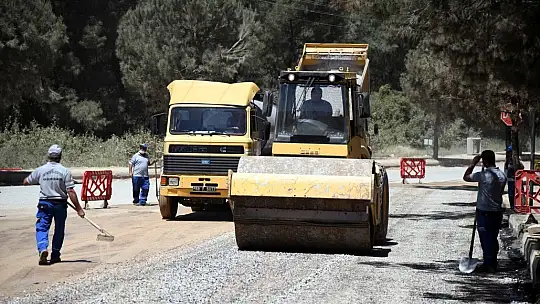 Ovacık Caddesi'nde asfalt kaplama çalışması son noktaya geldi