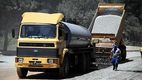 Ovacık Caddesi'nde asfalt kaplama çalışması son noktaya geldi