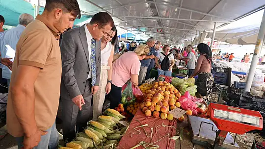 Vali İdris Akbıyık Pazar Esnafını Ziyaret Etti