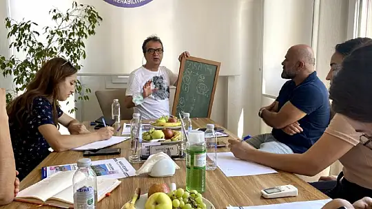 Nursel özdemir Prof. Dr. Binyamin Birkan ile çalışıyor