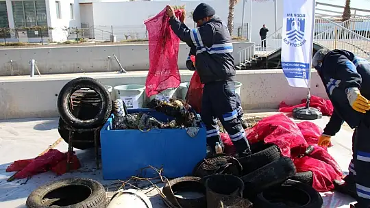 'Denize En Çok Mavi Yakışır' Hareketi Ortakent'te Temizlik Yaptı