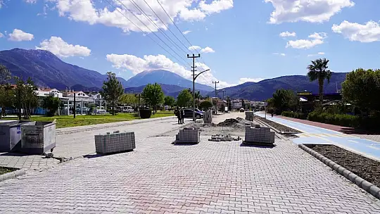 Altyapı çalışmalarının ardından parke çalışmaları başladı