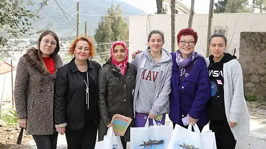 BELEDİYE, DEPREM BÖLGESİNDEN GELEN KADINLARIN YANINDA