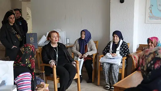 BELEDİYE, DEPREM BÖLGESİNDEN GELEN KADINLARIN YANINDA