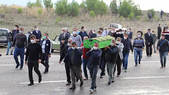 Son yolcuğuna uğurlandı