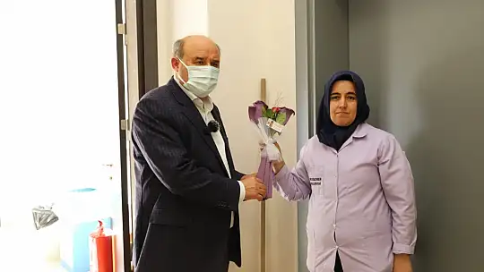Başkan Otgöz kadın personellerin Kadınlar Günü'nü kutladı