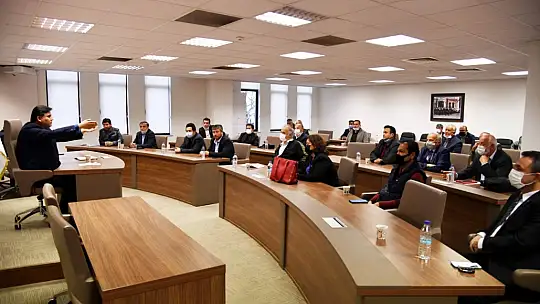 Karaca, mahalle muhtarlarıyla toplantı gerçekleştirdi