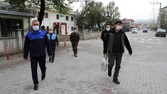Vatandaşlara ücretsiz fidan dağıtıldı