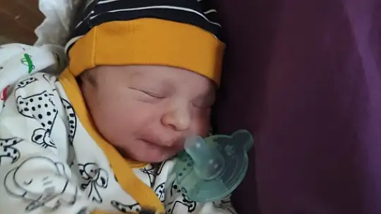 Kansız ailesinin bebek sevinci