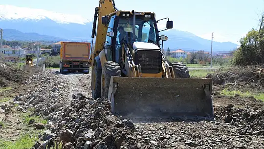 Mahallelerin yol stabilizasyon, bakım ve onarım çalışmaları devam ediyor